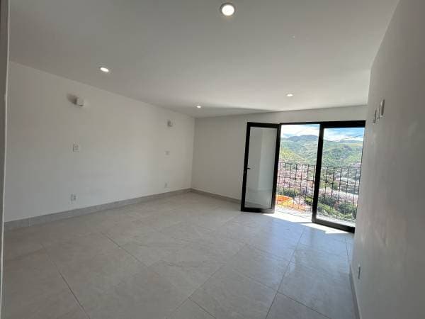 Casa Molino – Unit B Luxury and Comfort with Incredible Views - Image 3