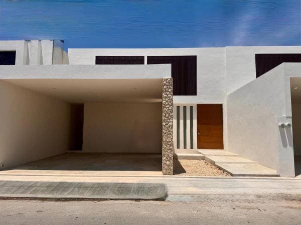 House for Sale in Dzityá, 3 bedrooms, pool, next to Col. Montreal