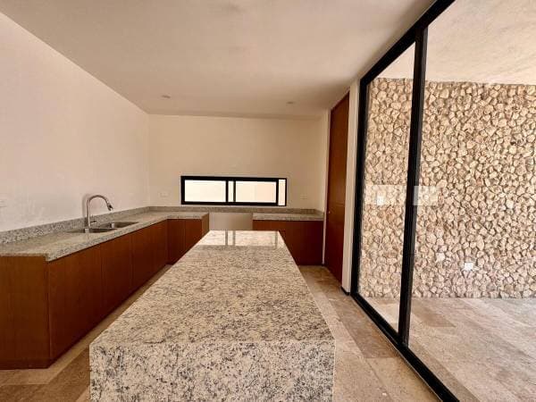 House for Sale in Dzityá, 3 bedrooms, pool, next to Col. Montreal - Image 3