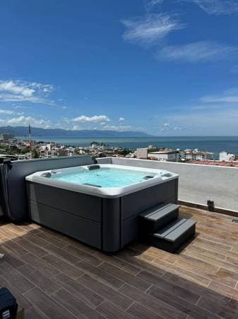 Peaceful Building in Great Location 1 Year Lease avail pet friendly - Image 3