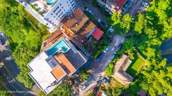 3 VISTAS – High Living, Unit 07 – Luxury Condo for Sale - Image 2