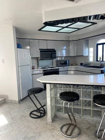 Beach Front House For Rent - Image 4