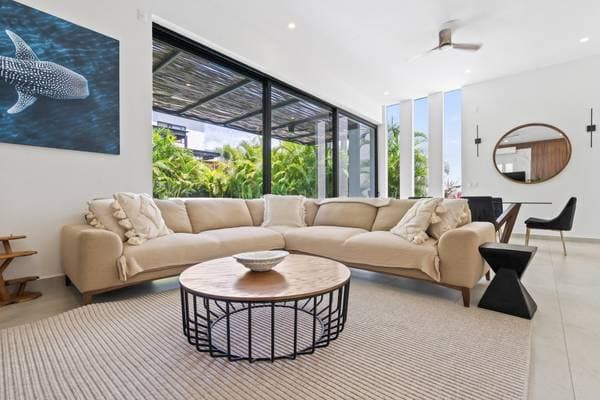 Flamingos Sports - Your New Home, Check it out! $650,000 USD - Image 3