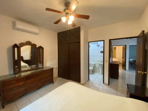 4 bedroom plus den downstairs Garage