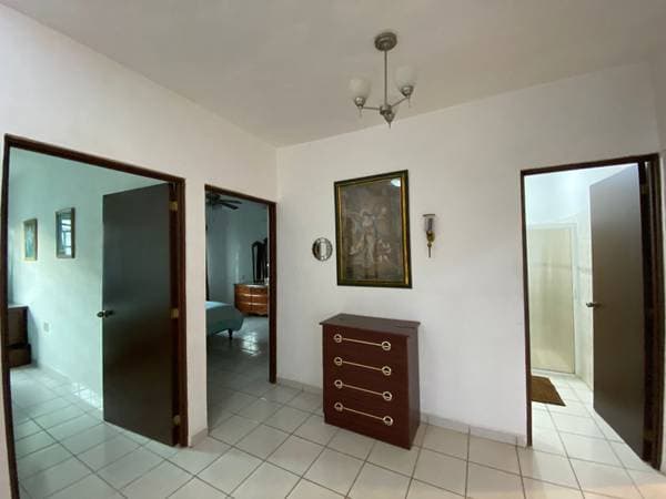 4 bedroom plus den downstairs Garage - Image 3