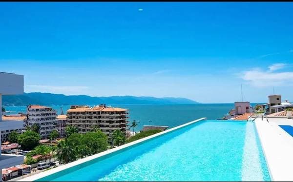 BRAND NEW LISTING The Park Luxury Condo FOR SALE $799,000