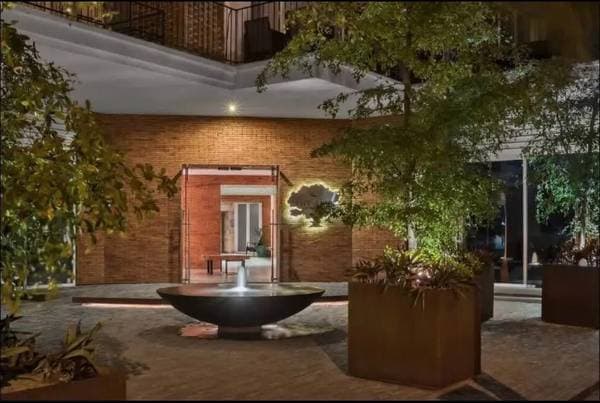 BRAND NEW LISTING The Park Luxury Condo FOR SALE $799,000 - Image 3