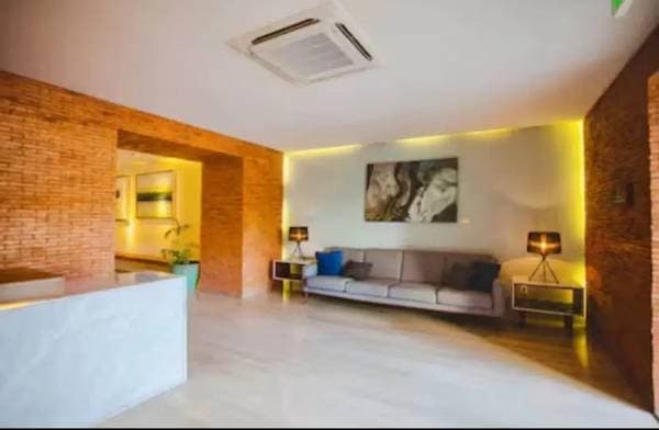 BRAND NEW LISTING The Park Luxury Condo FOR SALE $799,000 - Image 4