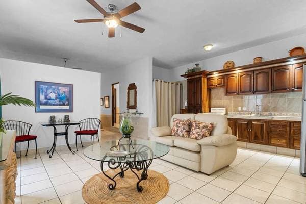 1 Bed 1 Bath with pool and rooftop (YEARLY LEASE ONLY)