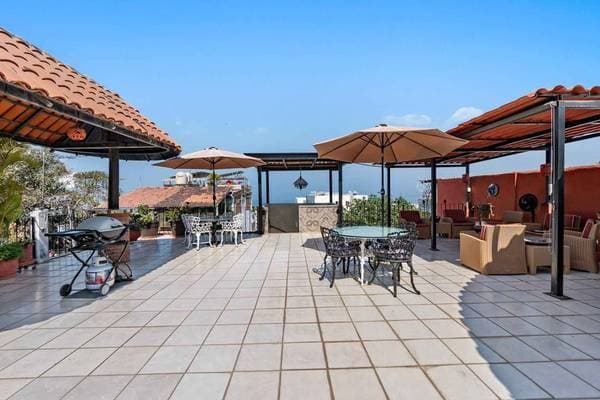 1 Bed 1 Bath with pool and rooftop (YEARLY LEASE ONLY) - Image 3