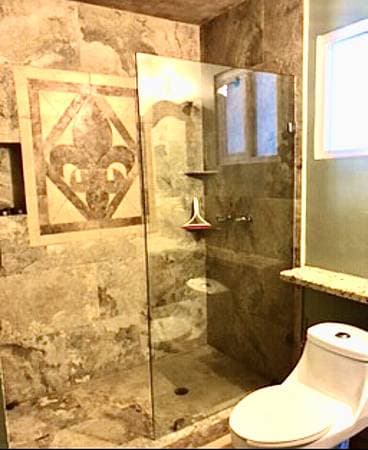 Beachfront / furnished / Free Utilities (water, gas, elec, wifi) <==== - Image 4