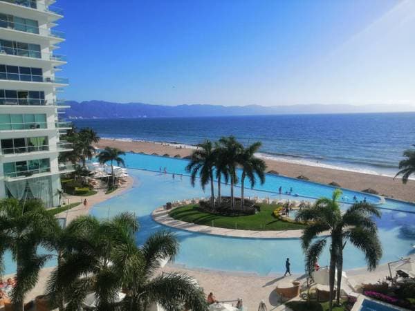 Oceanfront condo in Peninsula PV, 2 beds, 2baths, short and longterm - Image 2