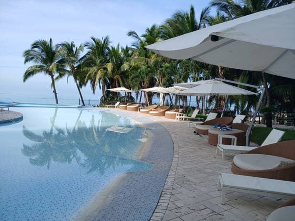 Oceanfront condo in Peninsula PV, 2 beds, 2baths, short and longterm - Image 3