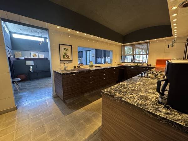 Casa Jacaranda — A Sophisticated Multi-Unit Estate with Space and Inve - Image 5