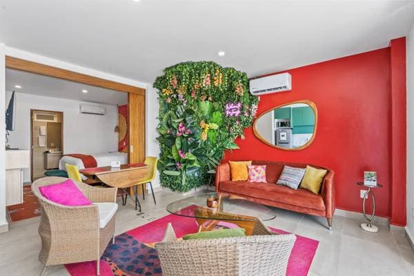 Studio Apartment -- Versalles -- $249,000. USD