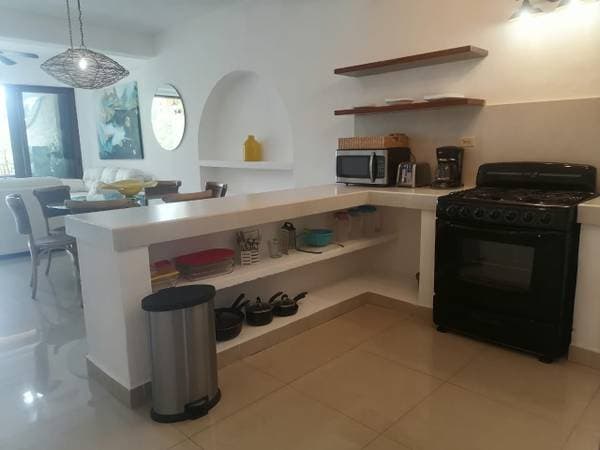 Beautiful Condo In Marina - Image 2