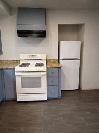 Gated close to the beach & toll road. - Image 2