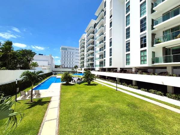 Luxury Two Unit Furnished Condo (2b/2b each), Luxury Building - Image 2