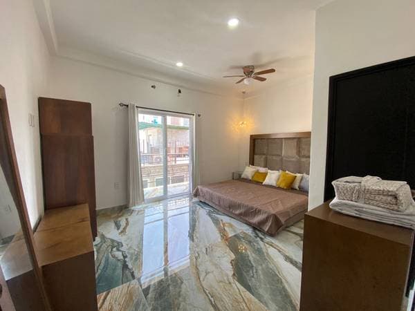 Large Studio Private Balcony Common Pool and Rooftop - Image 5