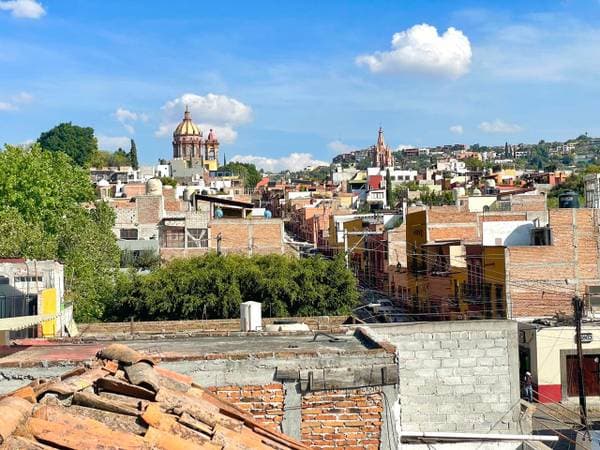 Canal, house for sale.