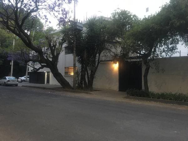 Coyoacan Downtown Outstanding House In A Corner Front Park For Sale - Image 2