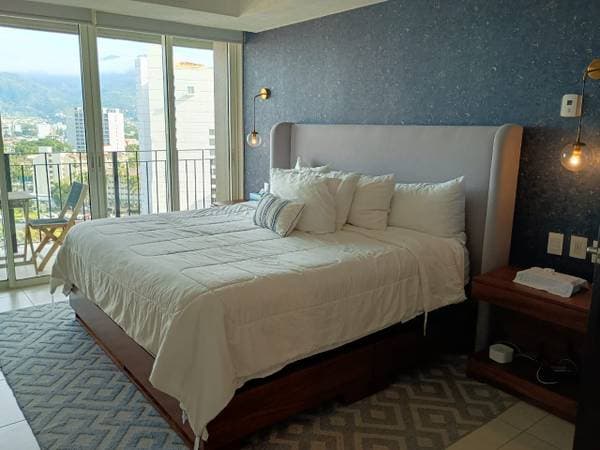Grand Venetian 2 bed, 2 bath Beachfront condo vacations and short term - Image 2
