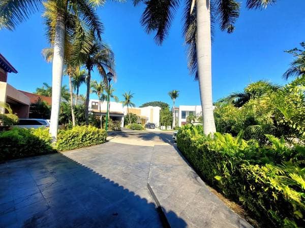 El Tigre Luxury Residence 1yr lease Views to golf course - Image 5