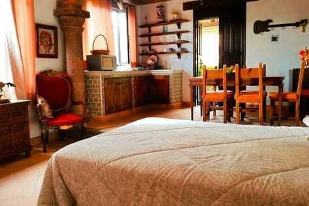 Beautiful, new colonial apartment