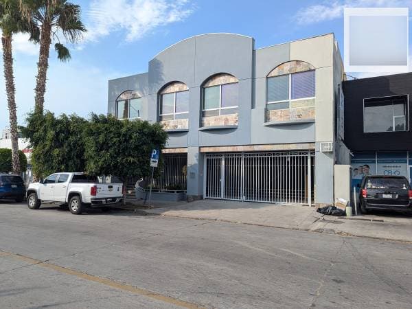 For Sale: Medical Clinic Building with Facilities in Zona Rio