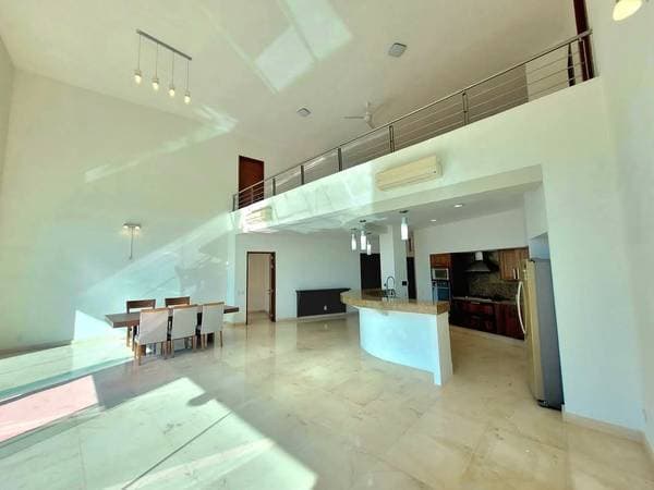 El Tigre. Luxury Residence 1yr lease Views to golf course.