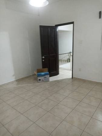 RENT BEAUTIFUL ROOM for WOMAN, Magnificent location - Image 2