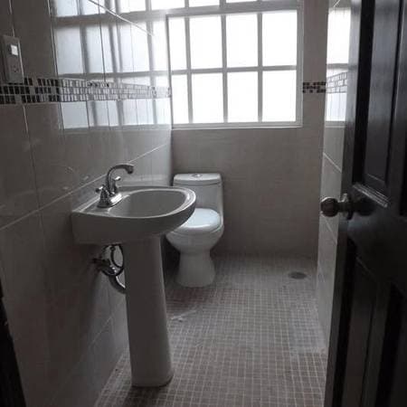 RENT BEAUTIFUL ROOM for WOMAN, Magnificent location - Image 3