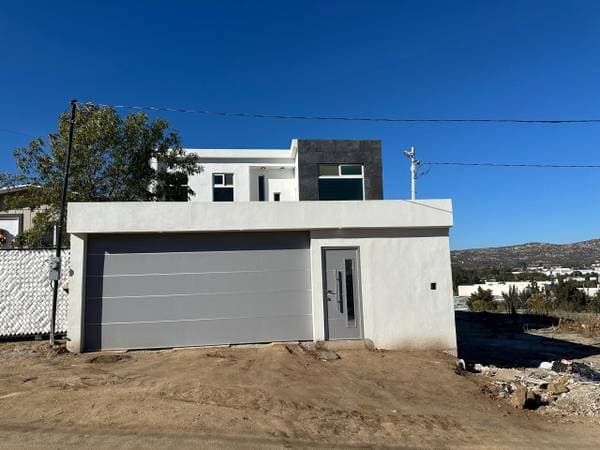 House For Sale In Col. Loma Alta Steps Away From Plaza Encinos