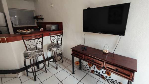 1 bed 1 bath in the romantic zone - Image 3