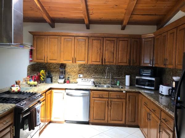 Gated guarded fully furnished garage for 2 cars fabulous ocean view - Image 5