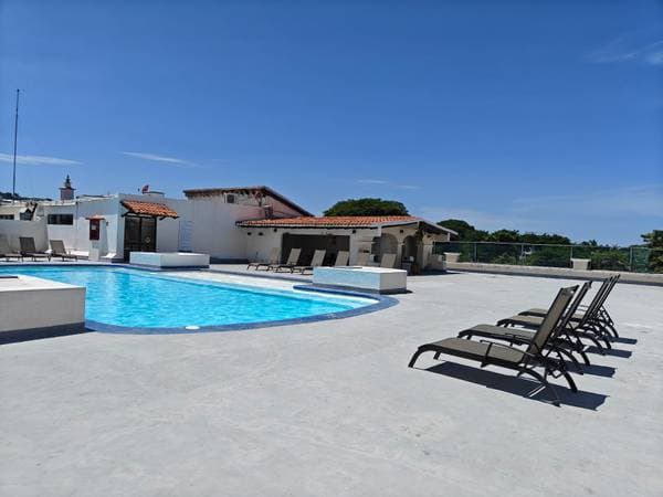 Fully remodeled apartment available now for the season - Image 2