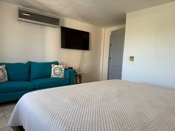 Fully remodeled apartment available now for the season - Image 4