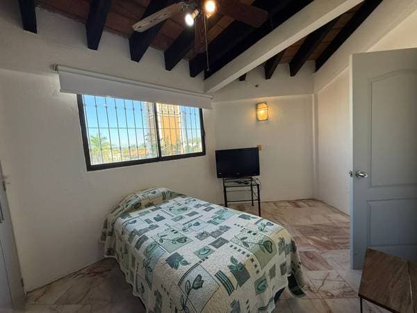 Fully remodeled apartment available now for the season - Image 5