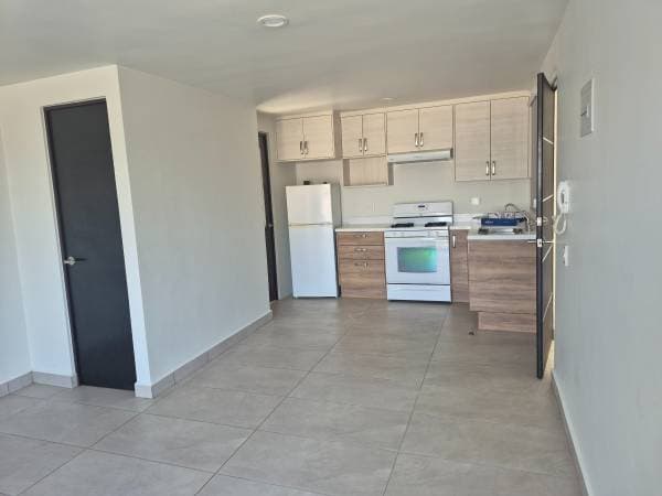 Modern Luxury Furnished Apartment With Clubhouse In The Best Location - Image 3