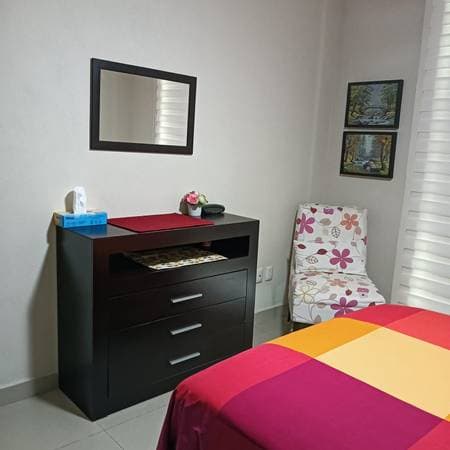 2 beds plus den Apt. for rent inVersalles vacation and short term - Image 4