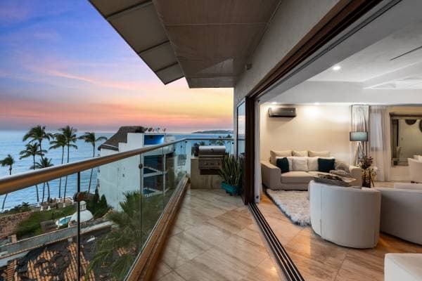 Beach Condo -- Bucerias -- Penthouse -- $752,500. USD - Image 4