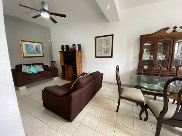 1 bedroom 1 bathroom apartment - Image 2