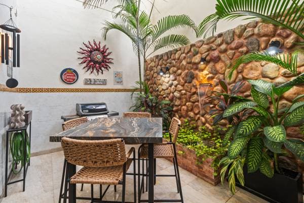 V399 in The Heart of The Romantic Zone $599,000. USD - Image 3