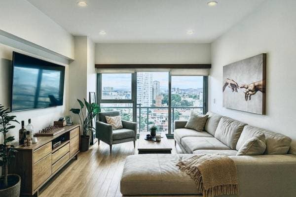 City Tower Grand Rental Apartment With Balcony Furnished