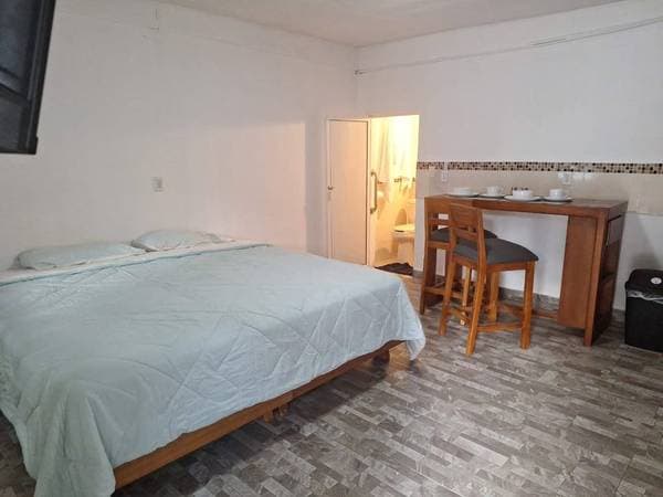 GROUND LEVEL!!!! studio 1 bath in the romantic zone - Image 2