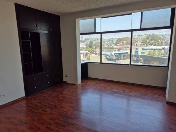 Luxury Apartment With Unbeatable Location. Close To Everything - Image 5