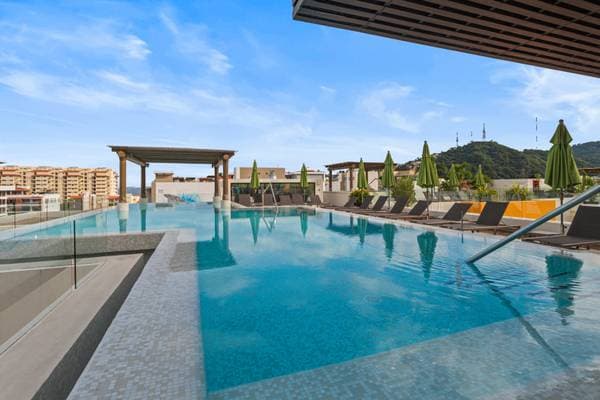 Zona Romantica Gem ! $589,000. USD