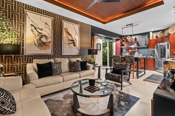 Zona Romantica Gem ! $589,000. USD - Image 2