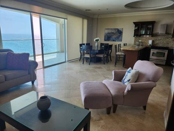 Las Olas Grand Ocean Front Beauty - Image 4