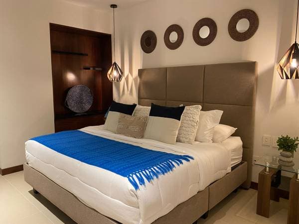 1 bed 1 bath luxury condo in Romantic Zone